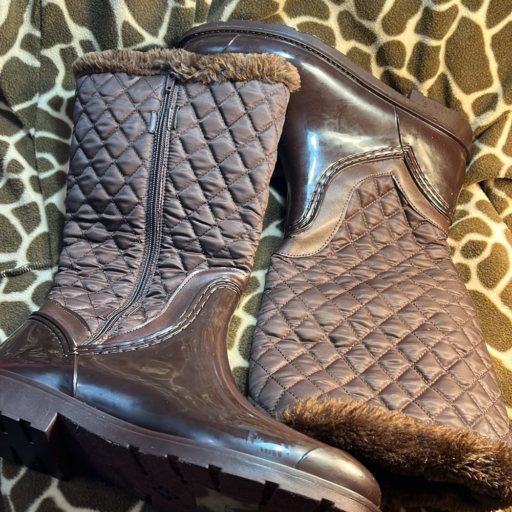 Bamboo Women’s Rain/Water Faux Fur Boots - Picture 3 of 8